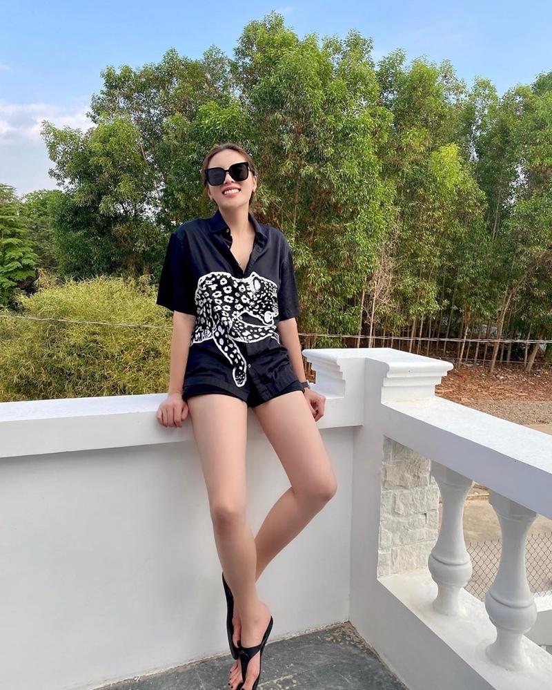 Học lỏm chiêu mặc áo xuyên thấu của Hà Hồ, Thanh Hằng, Diệu Nhi để khoe khéo vòng 1 bốc lửa-3