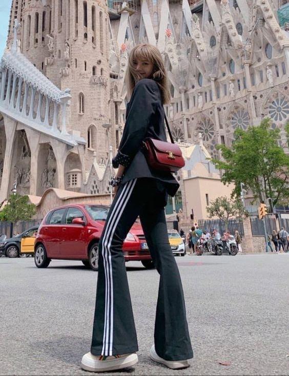 Lisa cao 1,67 m mặc gì cũng đẹp nhờ sở hữu tỷ lệ cơ thể hoàn hảo-8