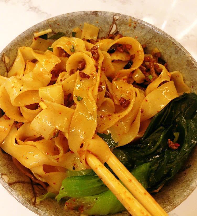 Cuộc sống thay đổi 180 độ của Trương Hinh Dư sau khi lấy quân nhân-10