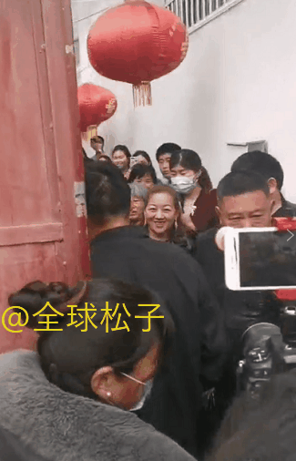 Dân làng vây kín nhà ‘hiện tượng âm nhạc Trung Quốc’-2