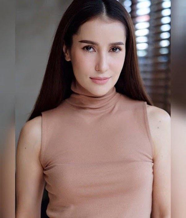 Bông hồng lai nổi tiếng nhất Thái Lan 43 tuổi vẫn chưa chịu cưới bạn trai yêu hơn 20 năm-2