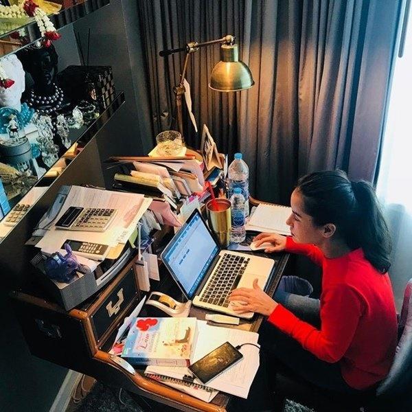 Bông hồng lai nổi tiếng nhất Thái Lan 43 tuổi vẫn chưa chịu cưới bạn trai yêu hơn 20 năm-5