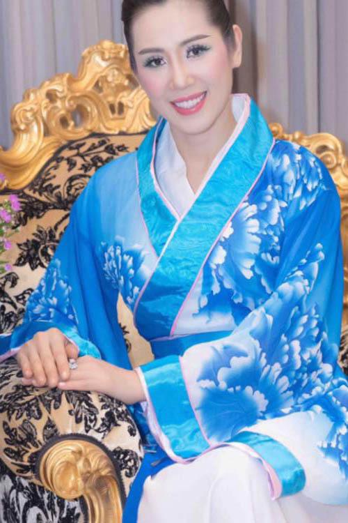 Á hậu Vi Thị Đông bỏ showbiz làm tiếp viên hàng không, U50 vẫn đẹp-11