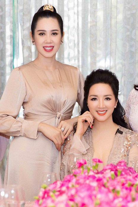 Á hậu Vi Thị Đông bỏ showbiz làm tiếp viên hàng không, U50 vẫn đẹp-16