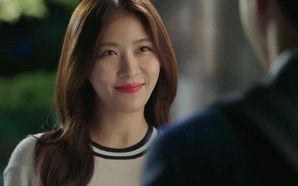 Đón mẹ đẻ lên chăm cháu, tôi uất nghẹn nhìn hành động chồng lén làm sau lưng-1