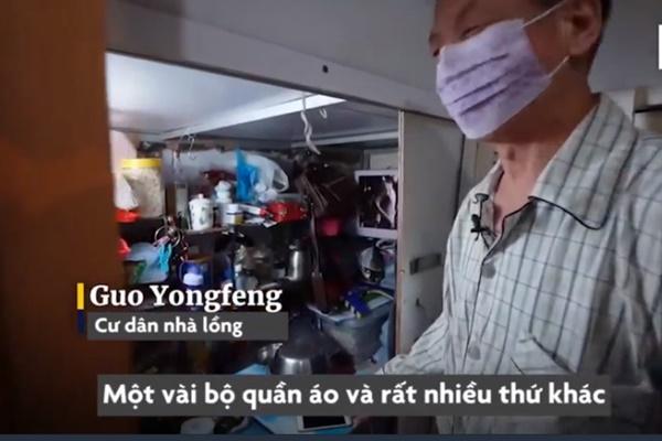 Khách ngồi xích đu đập vào cổng bảo vệ trên tòa tháp cao 39 m-1