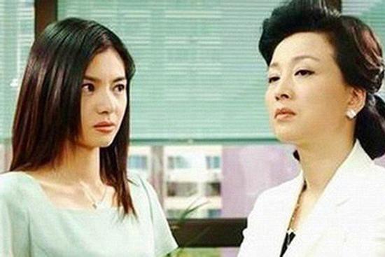 Kiếm mỗi tháng 50 triệu, tôi vẫn bị mẹ chồng mắng vô dụng, dọn đồ định bỏ đi thì cả nhà chồng lại năn nỉ ở lại