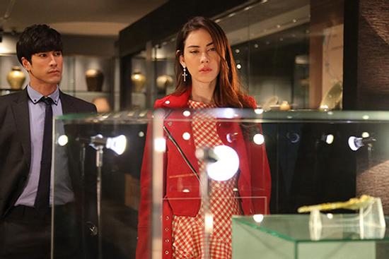 Biết hoàn cảnh của gia đình tôi nên khi gặp lại, việc đầu tiên người yêu cũ làm là mở két sắt để tôi nhìn thấy đầy tiền vàng bên trong rồi nói một câu chấn động