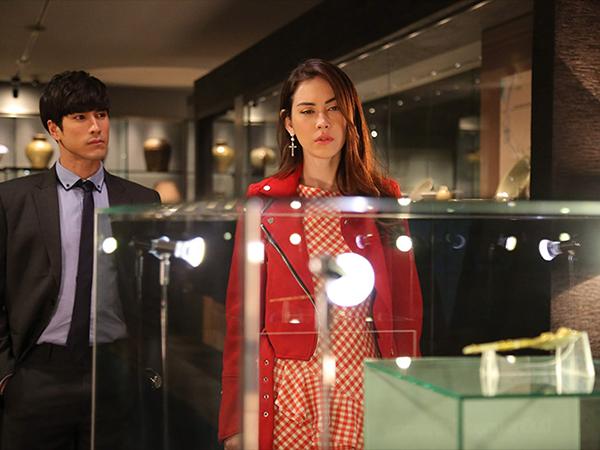 Biết hoàn cảnh của gia đình tôi nên khi gặp lại, việc đầu tiên người yêu cũ làm là mở két sắt để tôi nhìn thấy đầy tiền vàng bên trong rồi nói một câu chấn động-1