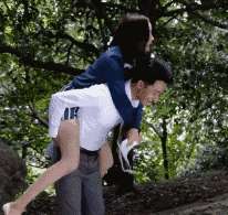 Triệu Lệ Dĩnh, Dương Tử bị ném đá vì thân mật quá trớn với bạn diễn nam-3