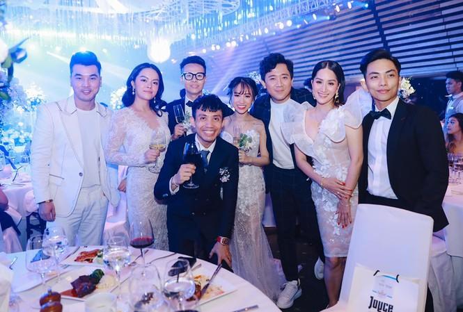 Khoe ảnh bên con gái và cháu ngoại, đại gia Minh Nhựa làm người xem lú lẫn tưởng 2 anh em-4