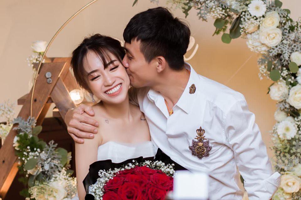 Khoe ảnh bên con gái và cháu ngoại, đại gia Minh Nhựa làm người xem lú lẫn tưởng 2 anh em-5