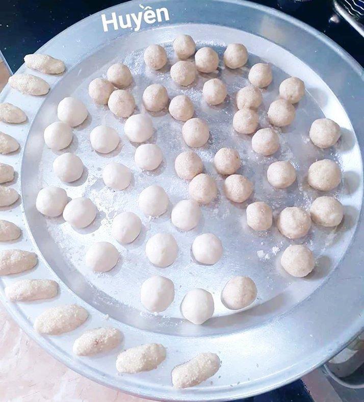 Mẹ đảm Hải Phòng mách cách làm bánh rán vừng giòn ngon, nóng hổi, hàng nghìn chị em mê-4