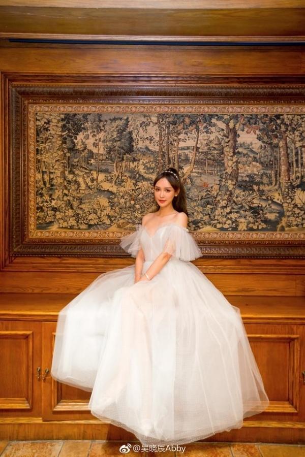 Chi 12 tỷ đồng cho 300 lần dao kéo, ngoại hình cô gái trẻ thay đổi đáng kinh ngạc-4