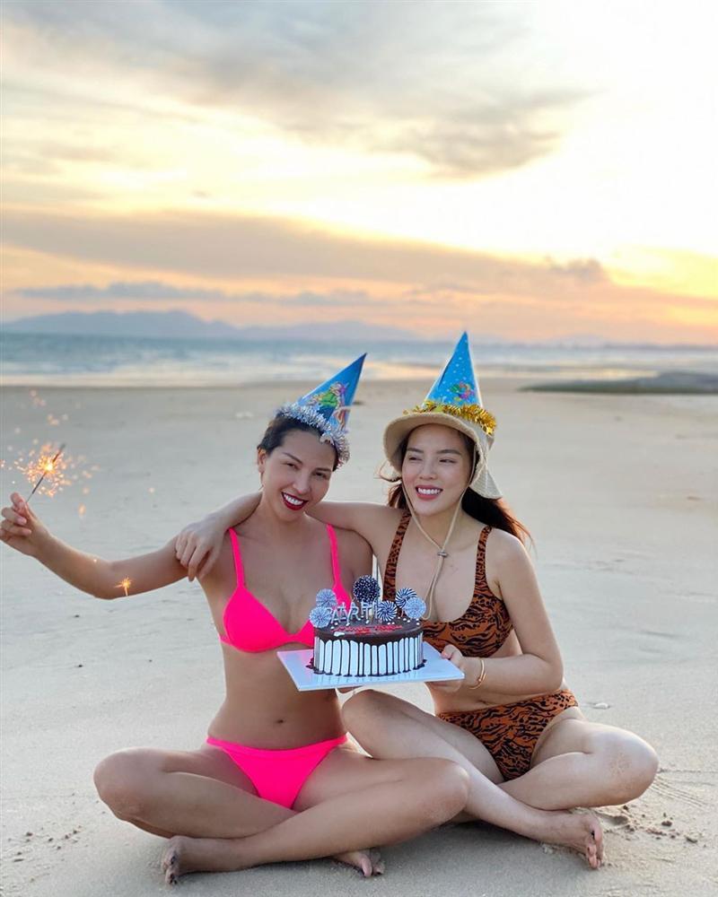 Mỗi dịp sinh nhật, Kỳ Duyên - Minh Triệu lại khiến fans lác mắt với hình bikini sexy-1