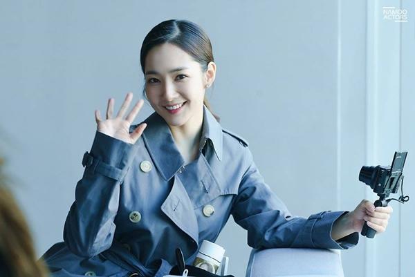 Tuy là mỹ nhân dao kéo nhưng sự nghiệp của Park Min Young vẫn vô cùng thành công. Tên tuổi của cô gắn liền với hàng loạt tác phẩm truyền hình ăn khách.