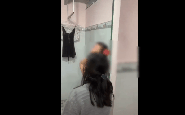 CLIP: Bồ nhí vênh mặt thách thức, cô vợ ra đòn ghen văn minh đỉnh cao-1