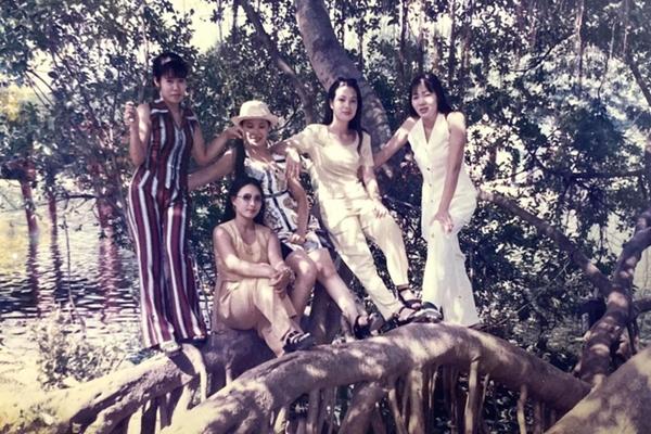 Làm bạn thân hơn 10 năm, trở thành người yêu sau một nụ hôn-4