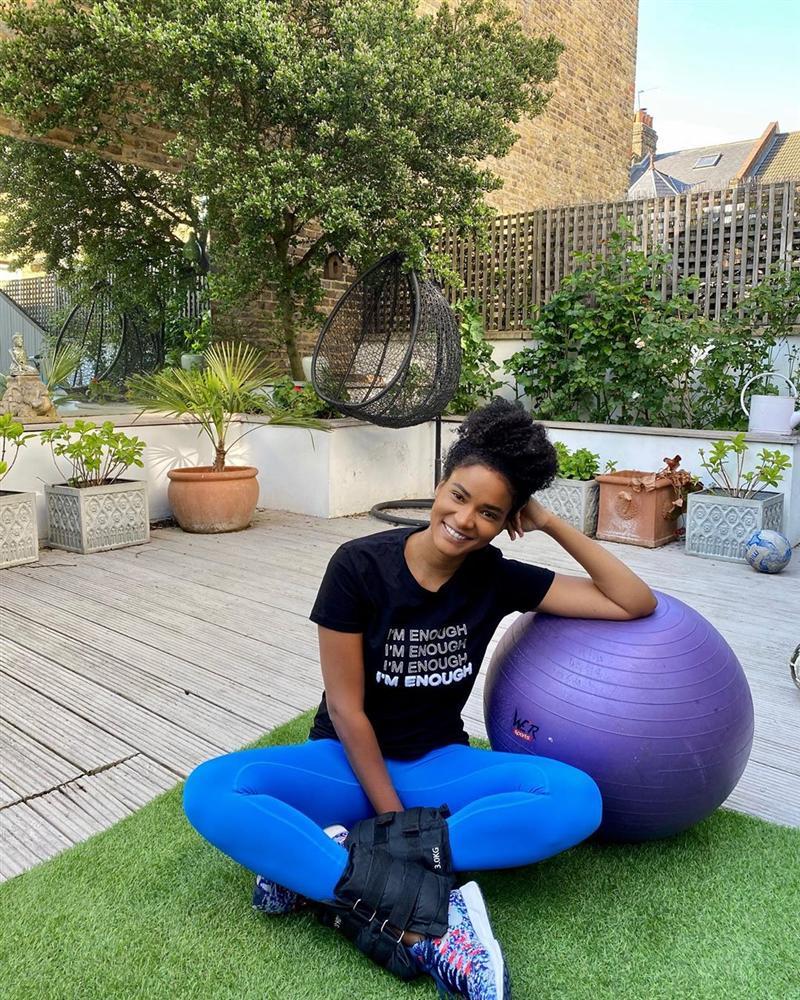 Bản tin Hoa hậu Hoàn vũ 23/4: HHen Niê khiến người chiến thắng tắt nắng-7