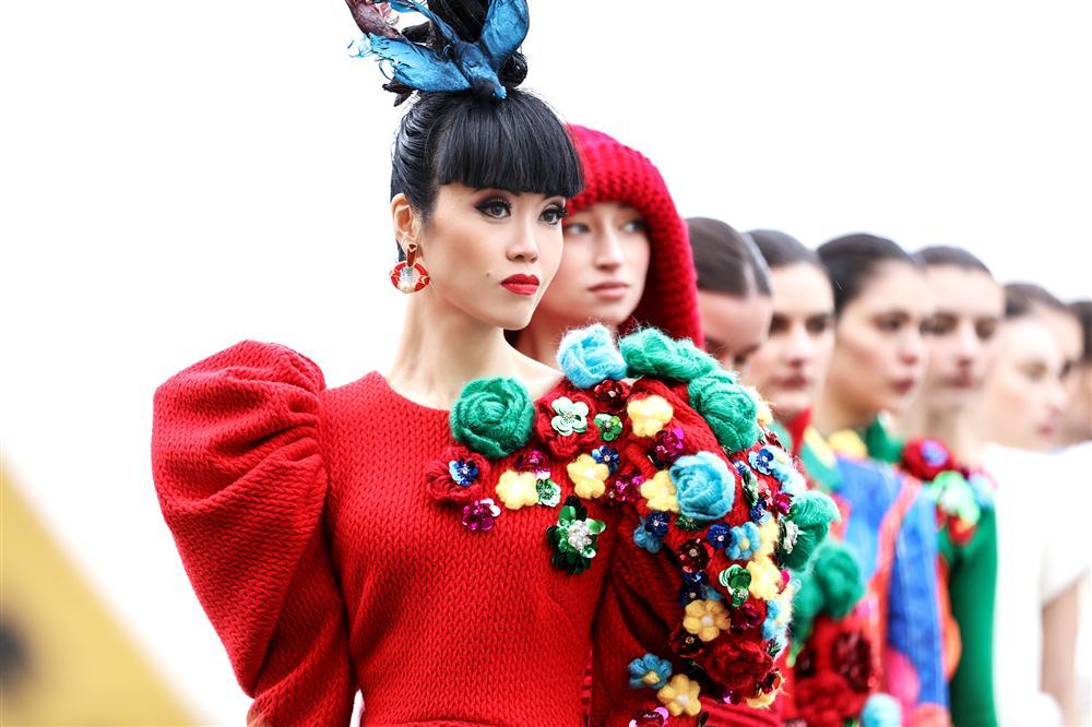 Jessica Minh Anh bất ngờ về Việt Nam đóng phim hành động cùng Hhen Niê-5