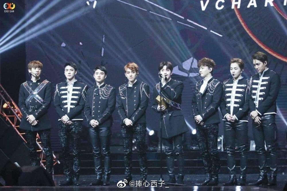 Bài bản đến phát sợ như Kbiz: Netizen phát hiện các idol nhà SM đều được đào tạo chung một lò tuyệt chiêu tạo dáng sang chảnh-13