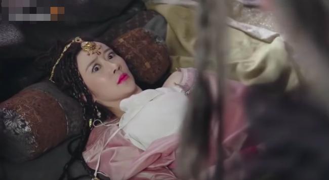 Hotgirl mạng khoe ngực khủng trong Tân Ỷ Thiên Đồ Long Ký là ai?-3