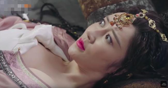 Hotgirl mạng khoe ngực khủng trong Tân Ỷ Thiên Đồ Long Ký là ai?-4