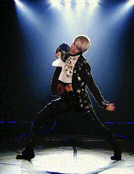 G-Dragon, Kai và những nam ca sĩ được mệnh danh là cỗ máy nhảy-5