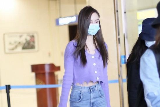 Angelababy khoe khéo eo thon nhưng vòng một như màn hình phẳng của cô mới là tâm điểm chú ý