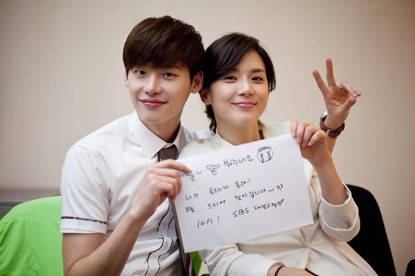 "I hear your voice": Cặp đôi Lee Bo Young - Lee Jong Suk gây bão một thời với mối tình chị em ngọt ngào chênh lệch đến 10 tuổi.