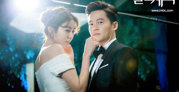 "Hợp đồng hôn nhân": Khoảng cách tuổi tác không là gì với bộ đôi này dù Lee Seo Jin hơn UEE 17 tuổi.