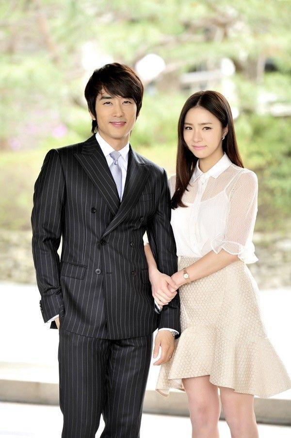 "Khi người đàn ông yêu": Song Seung Hun hơn Shin Se Kyung 14 tuổi.