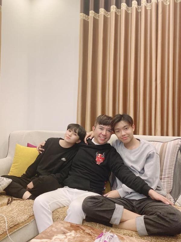 Long Nhật từng xin lỗi 10.000 khán giả để dừng hát giữa chừng, vào viện lo cho... vợ đẻ-3