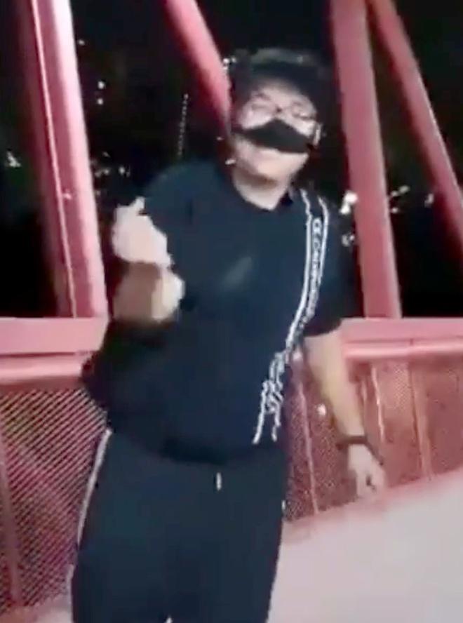 Nhóm thanh niên Singapore tụ tập, quay clip: Càng cấm càng ra đường-1