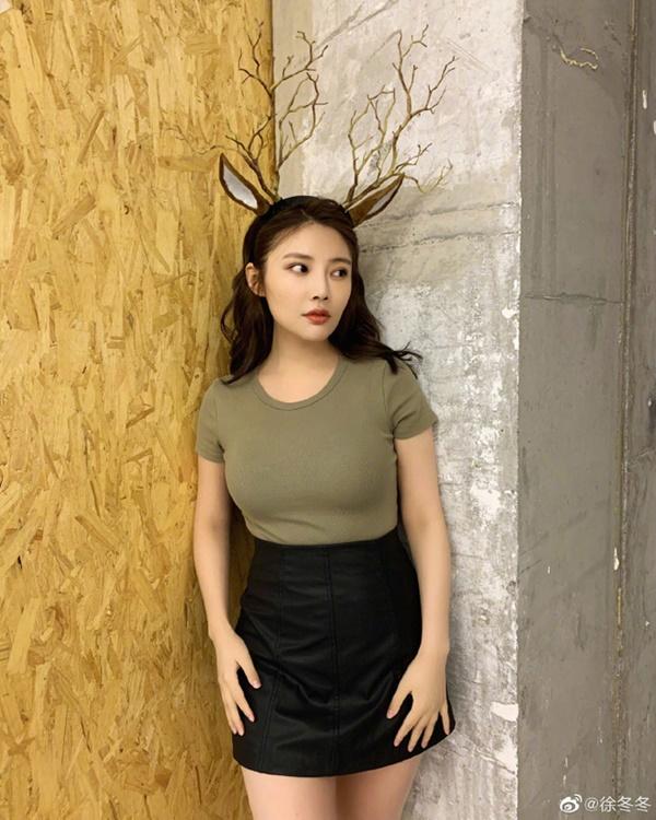 Dù đã thay đổi hình tượng nhưng vai diễn của Từ Đông Đông vẫn chưa được lên sóng bởi dịch bệnh Covid-19 bùng phát khiến cho các đoàn phim đều bị yêu cầu ngừng quay. Tuy nhiên, Sina đánh giá vai diễn Tiểu Long Nữ của cô có thể gây tranh cãi và khó lòng trở thành hiện tượng.