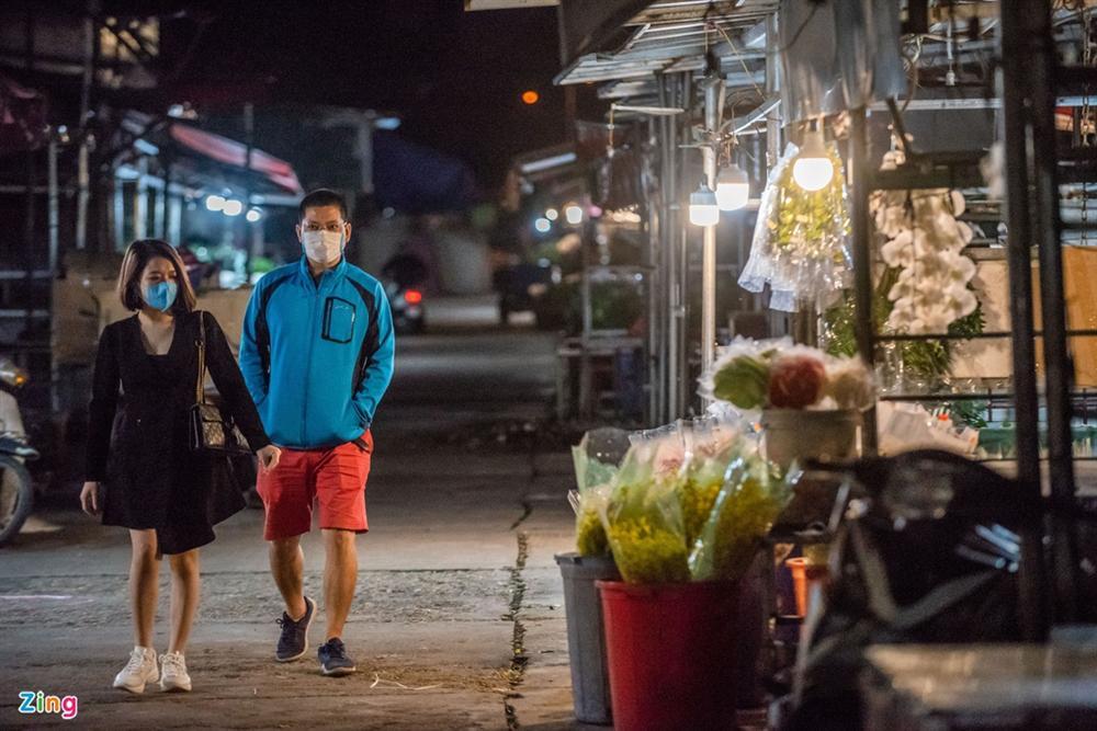 Đi chợ hoa đêm lớn nhất miền Bắc sau khi hết cách ly xã hội-7