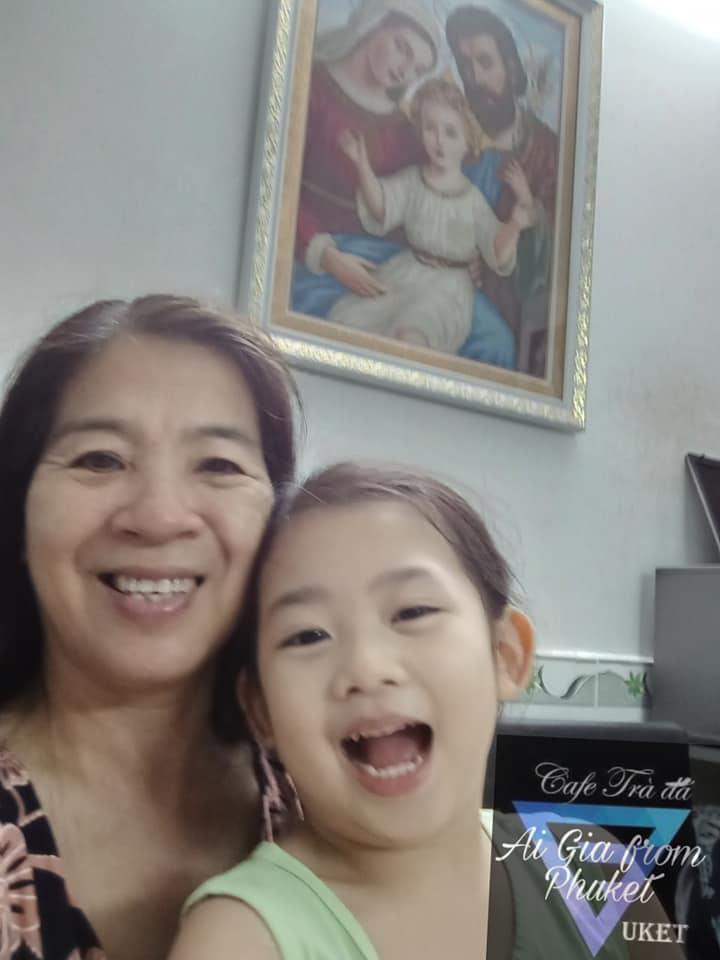 Con gái Mai Phương đoàn tụ ông bà ngoại sau 3 tuần mẹ mất-5