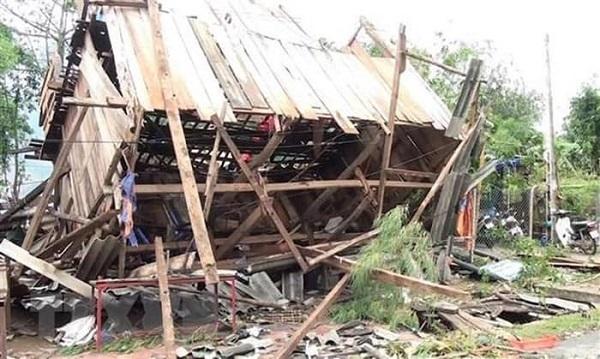 Khủng khiếp mưa đá to 7cm, có viên hình Covid-19 rơi vỡ đầu, tàn phá nhiều vùng phía Bắc-8