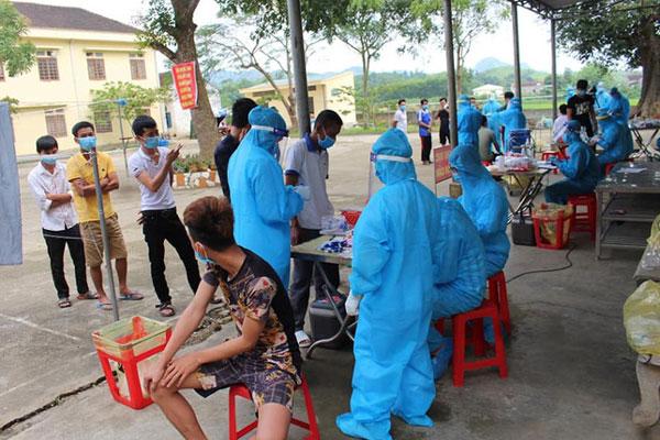 Bệnh nhân 137 dương tính trở lại sau 1 ngày xuất viện về Nghệ An-2