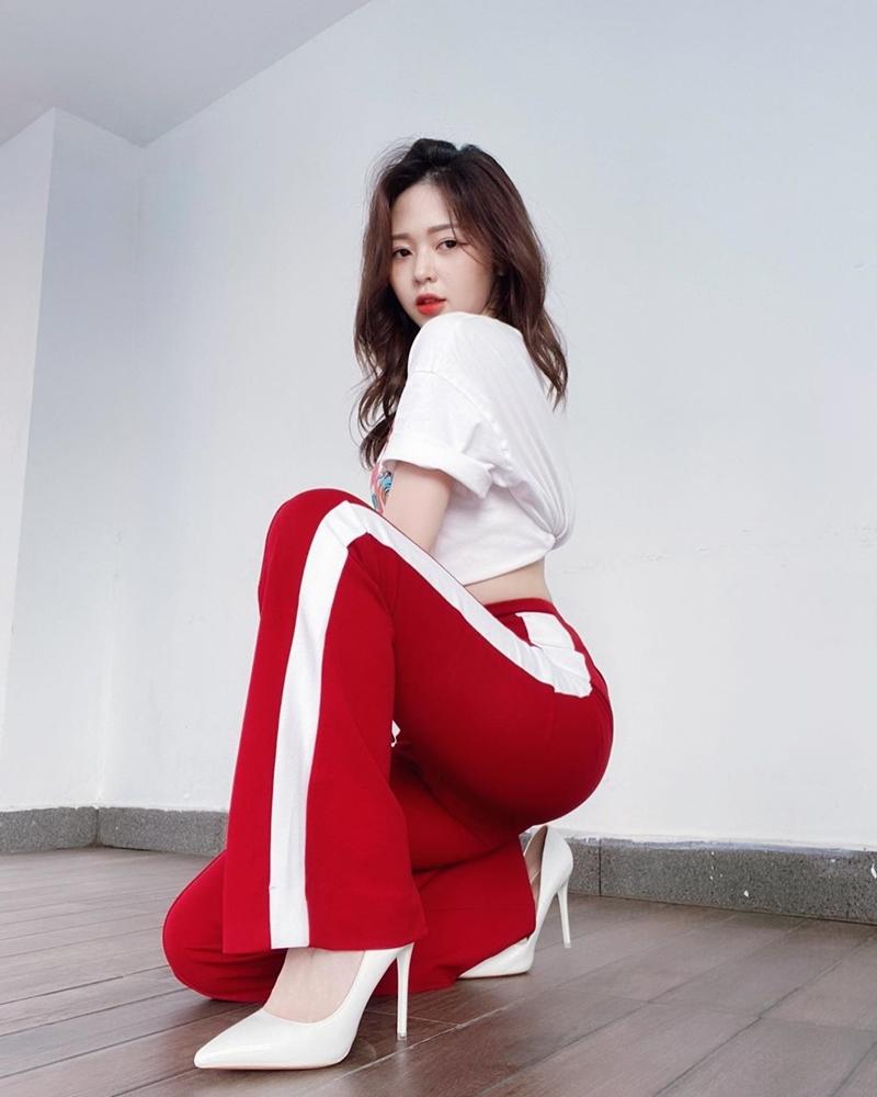 Thúy Vi lộ miếng dán ngực kém duyên - Chi Pu lên đồ sành điệu như đi tiệc dù ở nhà-6