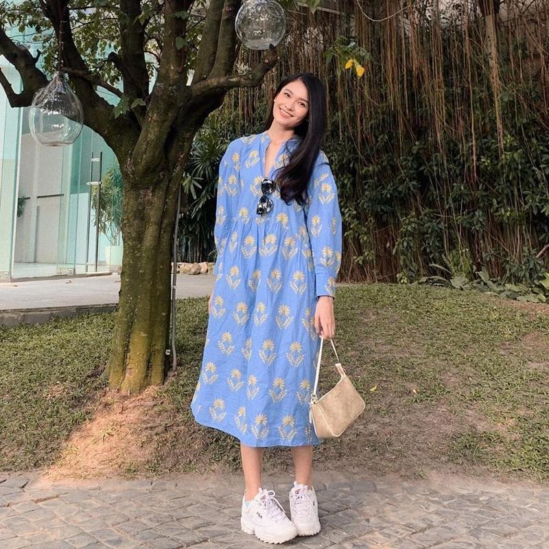 Thúy Vi lộ miếng dán ngực kém duyên - Chi Pu lên đồ sành điệu như đi tiệc dù ở nhà-10