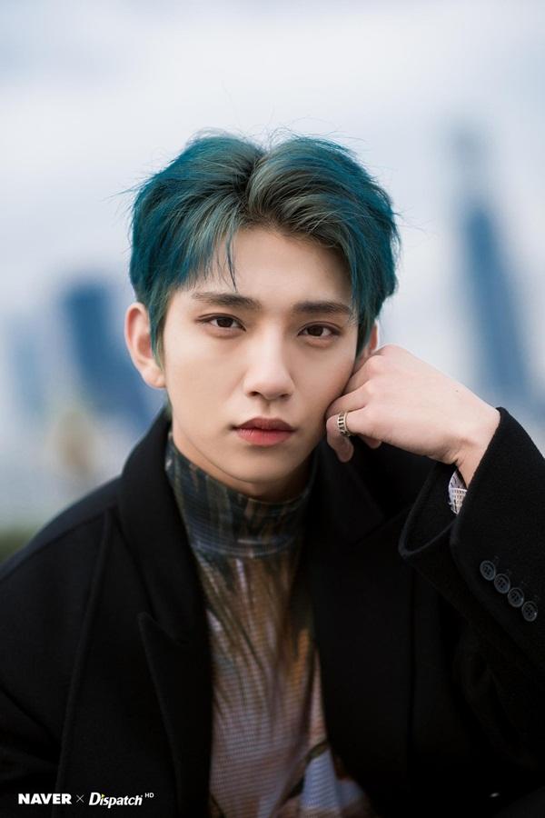 Joshua thuộc team Vocal của nhóm nhạc Seventeen. Dù không sở hữu chất giọng dày như hai thành viên Seungkwan hay DK, song giọng Joshua có âm sắc cao, thường phụ trách phân đoạn lên tone trong nhóm.