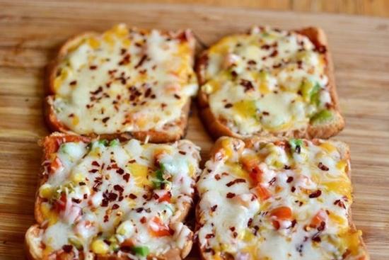 Sáng tạo pizza ngập phô mai nhanh gọn từ bánh mì sandwich