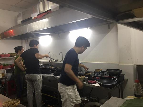 Quán cơm của Trường Giang gặp khó khăn, Nhã Phương làm điều bất ngờ-2