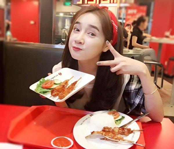 Nhã Phương làm nàng vợ thỏ của Trường Giang nhờ món phụ kiện luôn mang theo bên mình-8