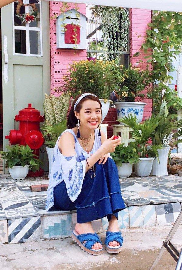 Nhã Phương làm nàng vợ thỏ của Trường Giang nhờ món phụ kiện luôn mang theo bên mình-10