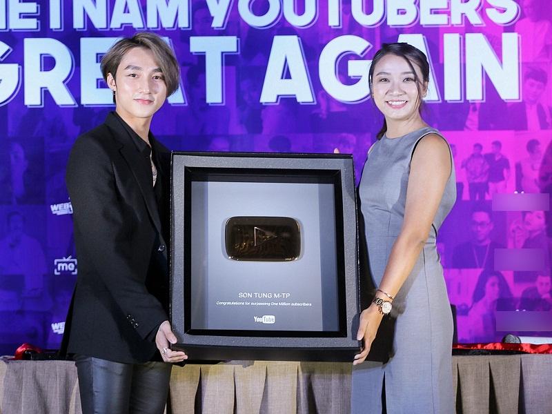 Muôn kiểu ca sĩ Việt khoe nút vàng Youtube: Người trang trọng háo hức, kẻ hờ hững bẽ bàng-2