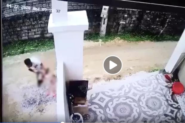 Tài xế ở Nghệ An lùi xe cán chết bé trai, nhẫn tâm bê xác phi tang rồi xóa vết máu bằng đất-2