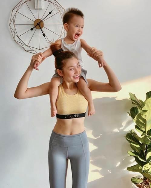 Bồng con trên tay Phạm Hương, Chúng Huyền Thanh vẫn vô tư luyện tập thể dục-3