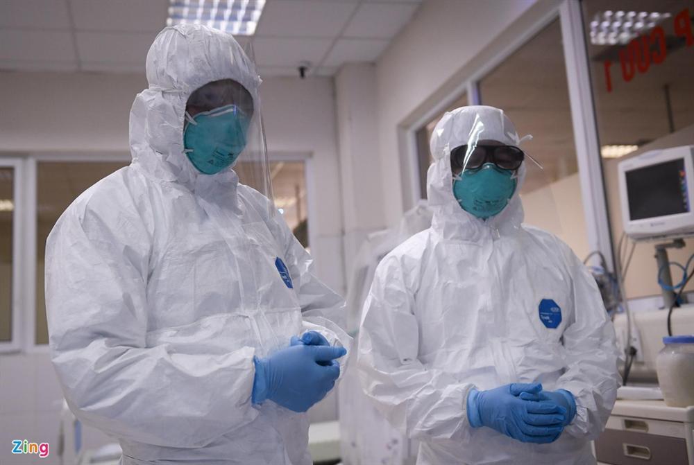 Thứ trưởng Bộ Y tế lý giải nguyên nhân 5 ca dương tính trở lại-2